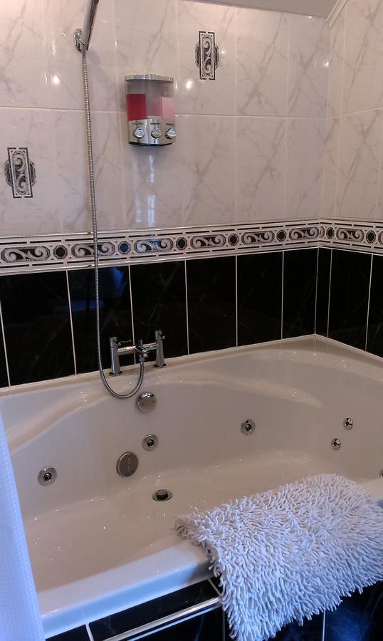 Min Y Don Guest House Лланфэрфечейн Экстерьер фото